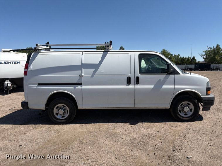 image for item YA3786 2020 Chevrolet Express 2500 van