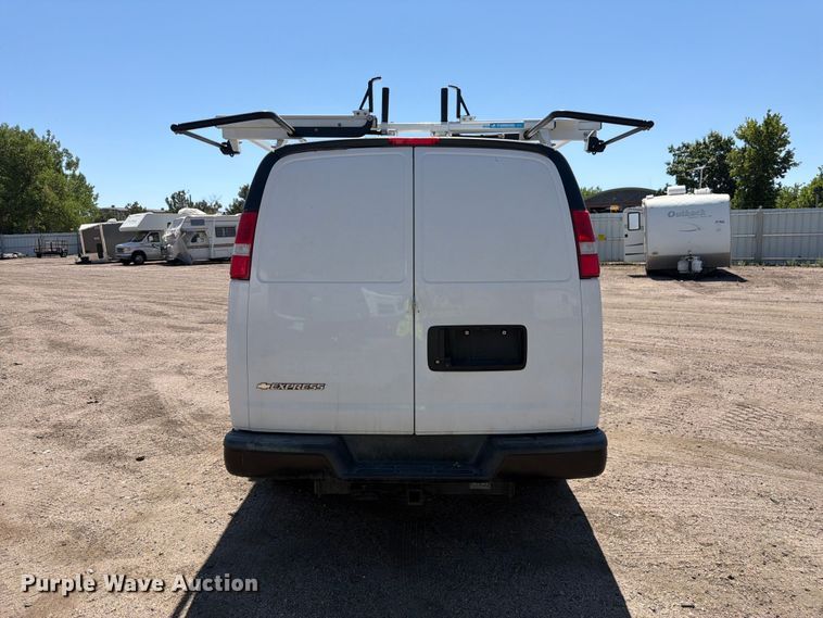 image for item YA3786 2020 Chevrolet Express 2500 van