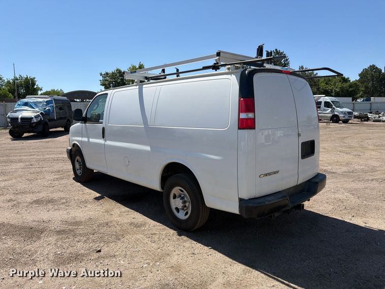 image for item YA3786 2020 Chevrolet Express 2500 van