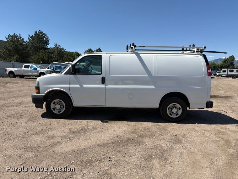 image for item YA3786 2020 Chevrolet Express 2500 van