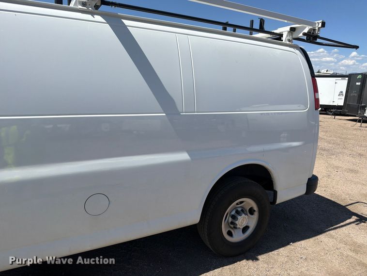 image for item YA3786 2020 Chevrolet Express 2500 van