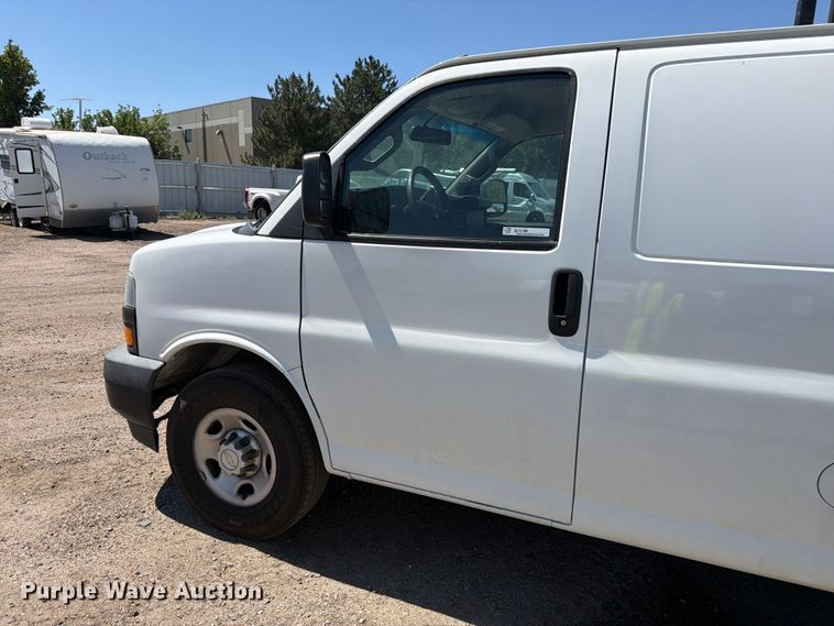 image for item YA3786 2020 Chevrolet Express 2500 van