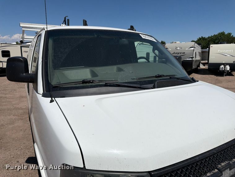 image for item YA3786 2020 Chevrolet Express 2500 van
