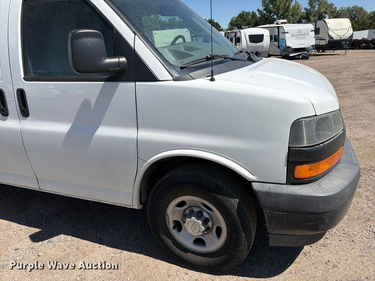 image for item YA3786 2020 Chevrolet Express 2500 van