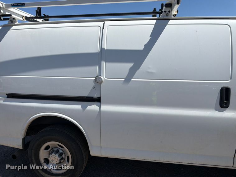 image for item YA3786 2020 Chevrolet Express 2500 van