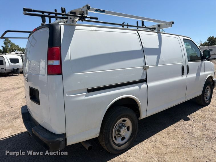 image for item YA3786 2020 Chevrolet Express 2500 van