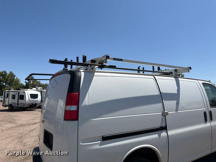 image for item YA3786 2020 Chevrolet Express 2500 van
