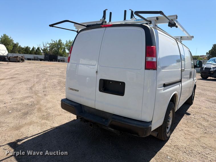 image for item YA3786 2020 Chevrolet Express 2500 van