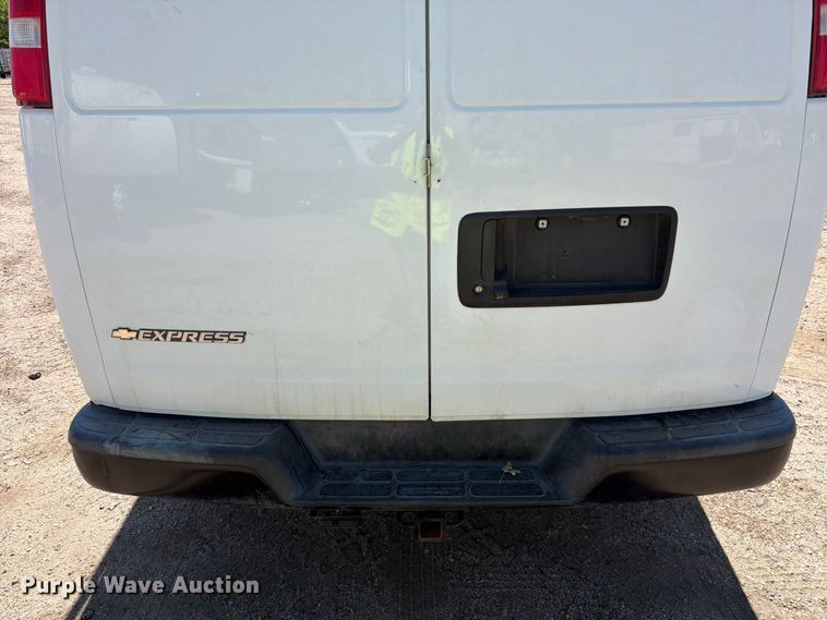 image for item YA3786 2020 Chevrolet Express 2500 van