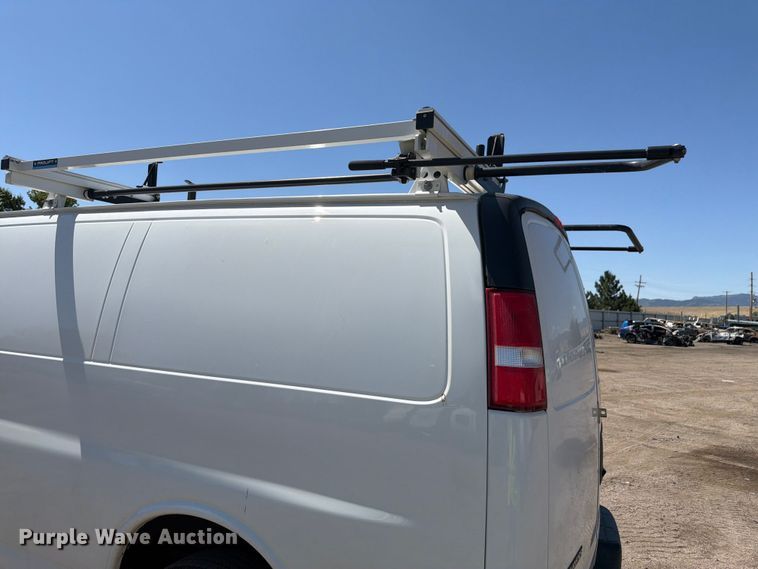 image for item YA3786 2020 Chevrolet Express 2500 van