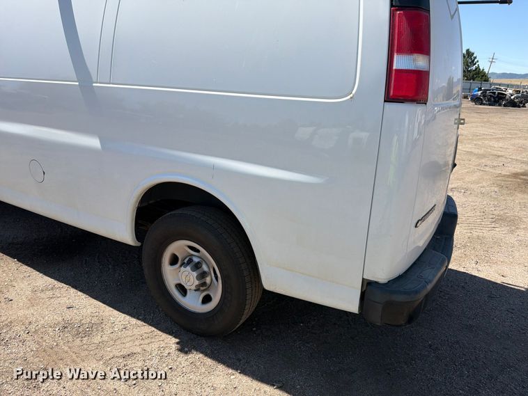 image for item YA3786 2020 Chevrolet Express 2500 van