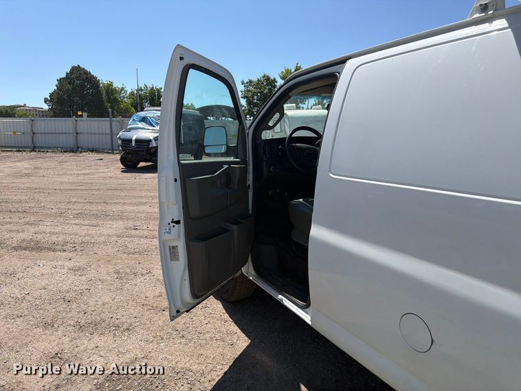 image for item YA3786 2020 Chevrolet Express 2500 van