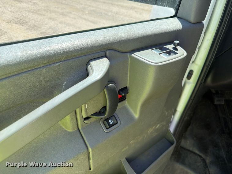 image for item YA3786 2020 Chevrolet Express 2500 van