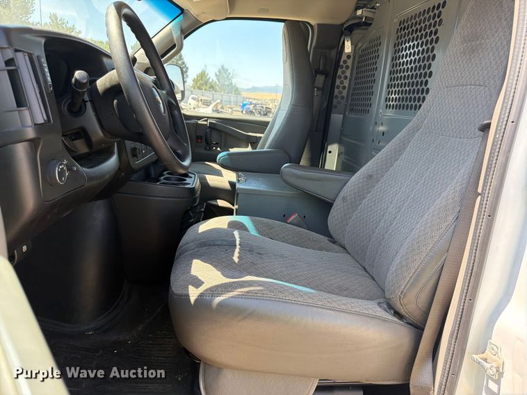 image for item YA3786 2020 Chevrolet Express 2500 van