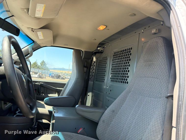 image for item YA3786 2020 Chevrolet Express 2500 van