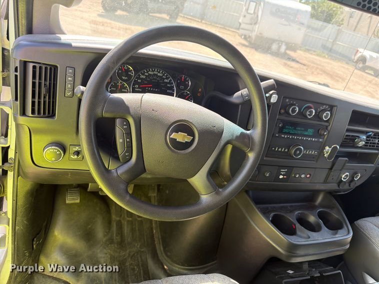 image for item YA3786 2020 Chevrolet Express 2500 van