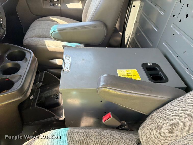image for item YA3786 2020 Chevrolet Express 2500 van