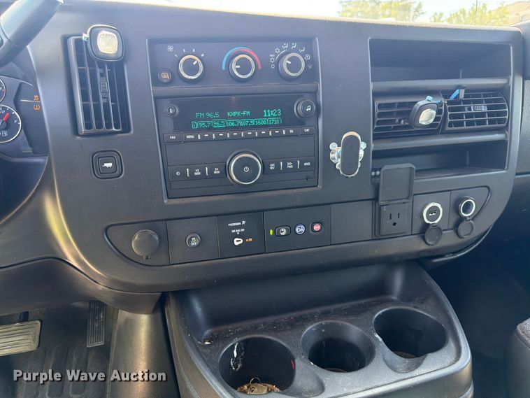 image for item YA3786 2020 Chevrolet Express 2500 van