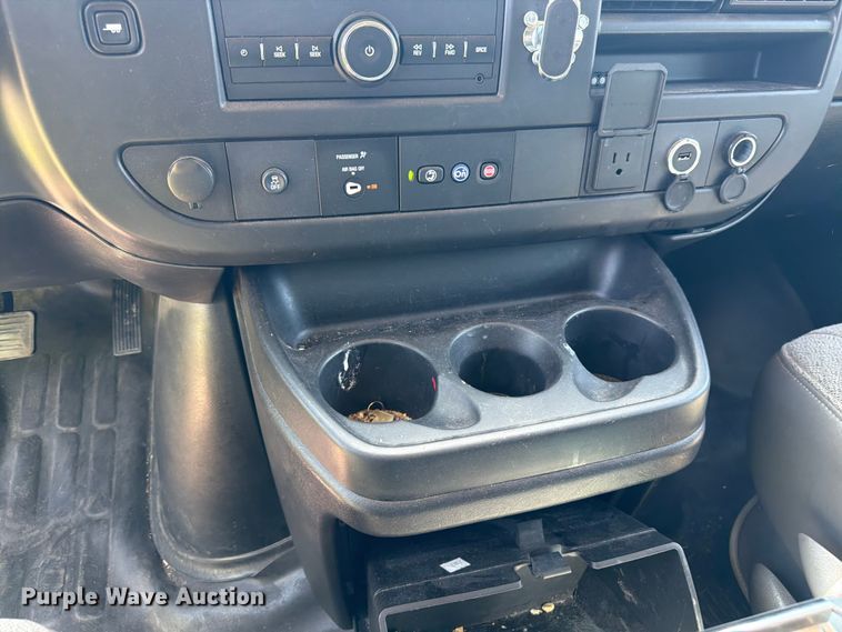 image for item YA3786 2020 Chevrolet Express 2500 van