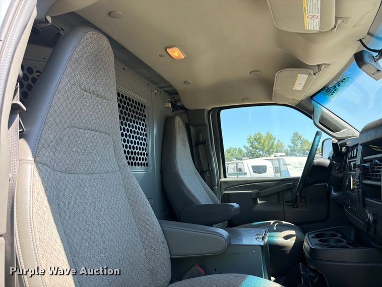 image for item YA3786 2020 Chevrolet Express 2500 van