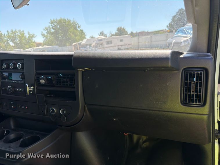 image for item YA3786 2020 Chevrolet Express 2500 van