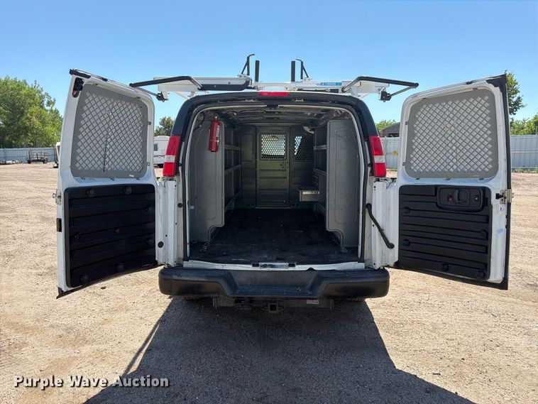 image for item YA3786 2020 Chevrolet Express 2500 van