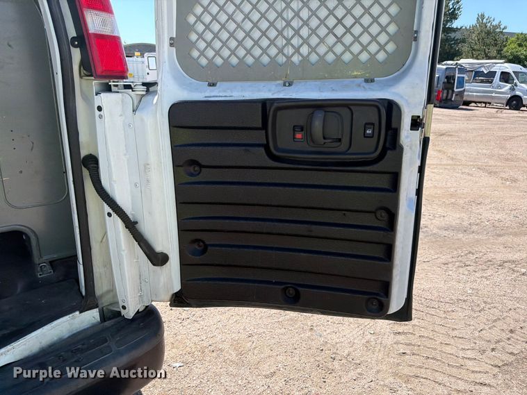 image for item YA3786 2020 Chevrolet Express 2500 van