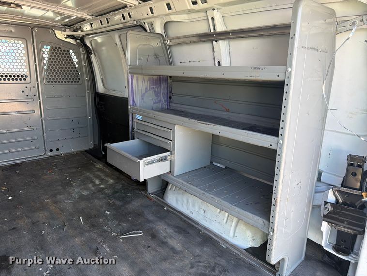 image for item YA3786 2020 Chevrolet Express 2500 van