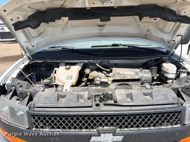 image for item YA3786 2020 Chevrolet Express 2500 van