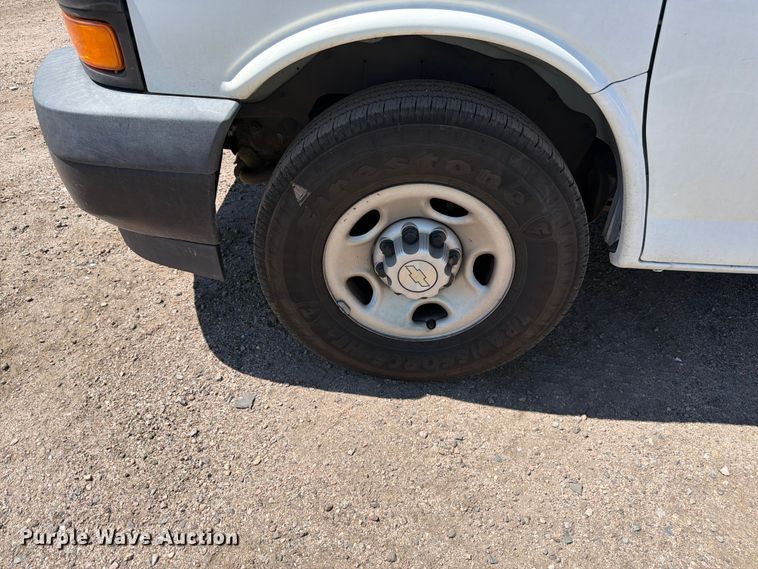 image for item YA3786 2020 Chevrolet Express 2500 van