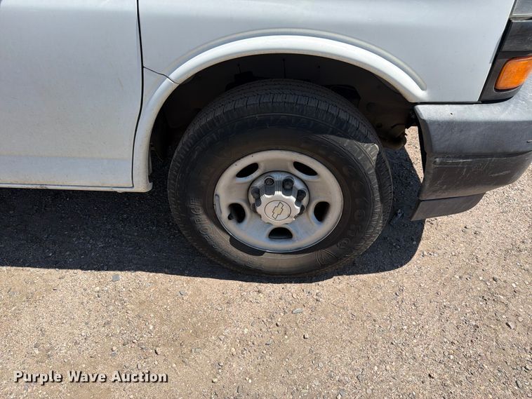 image for item YA3786 2020 Chevrolet Express 2500 van