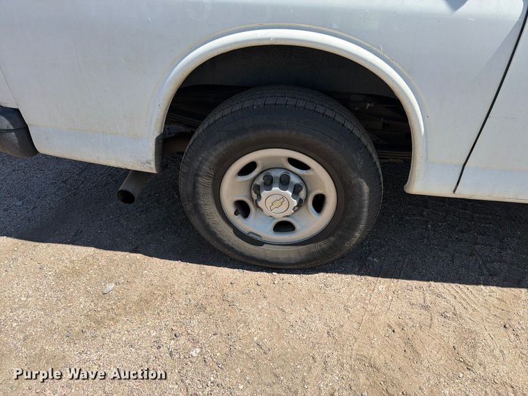 image for item YA3786 2020 Chevrolet Express 2500 van