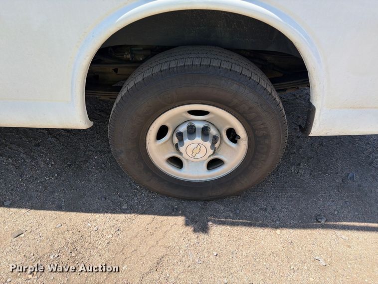 image for item YA3786 2020 Chevrolet Express 2500 van