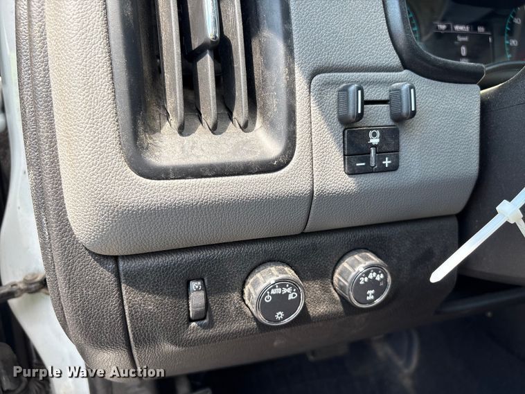 image for item YA3885 2020 Chevrolet Colorado Ext. Cab pickup truck
