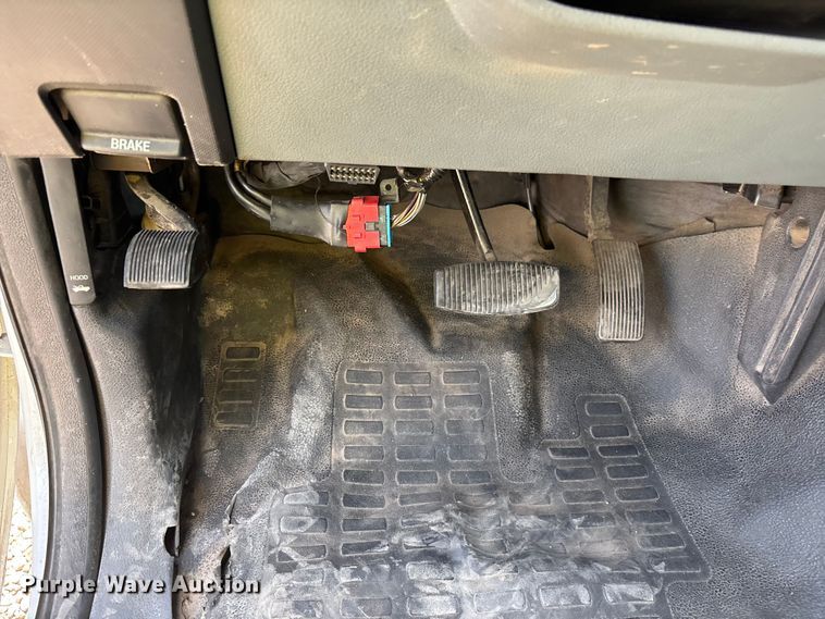 image for item YA3987 2015 Ford F250 Super Duty Ext. Cab utility bed pickup truck