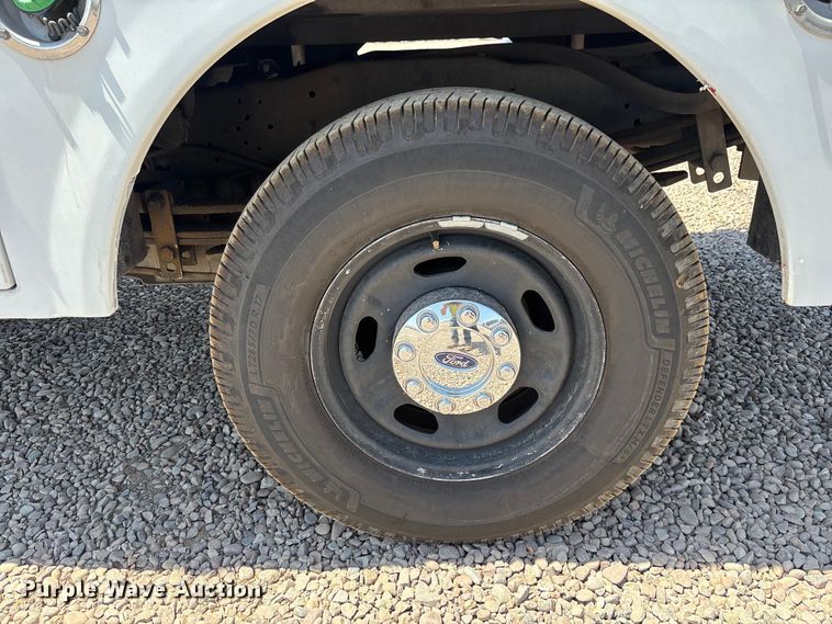 image for item YA3987 2015 Ford F250 Super Duty Ext. Cab utility bed pickup truck
