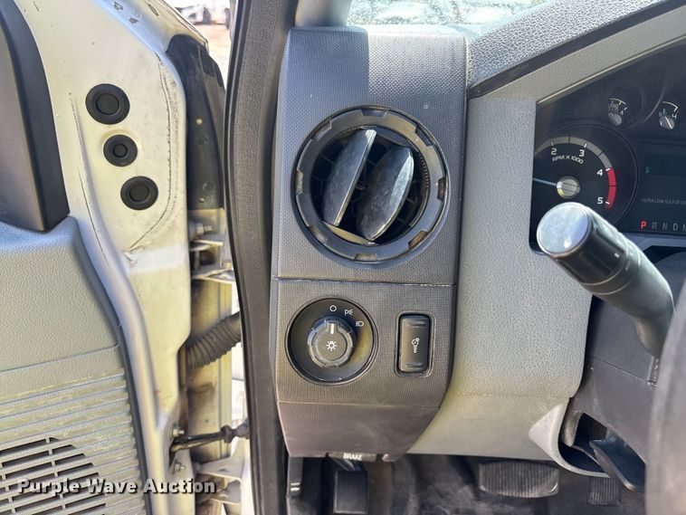 image for item YA3988 2015 Ford F250 Super Duty Ext. Cab utility / service truck