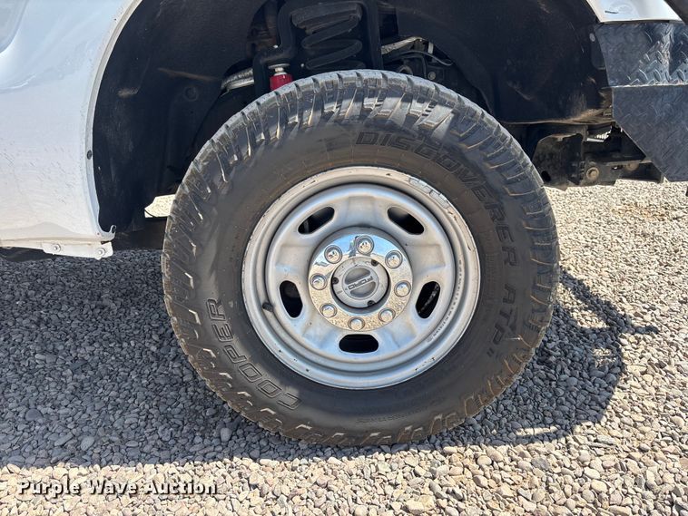 image for item YA3988 2015 Ford F250 Super Duty Ext. Cab utility / service truck