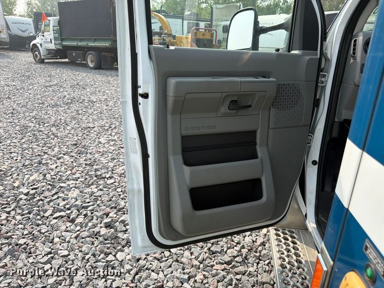 image for item YA4008 2025 Ford E450 ambulance