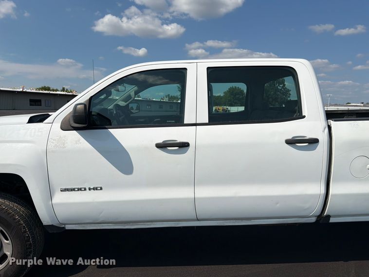 image for item YA4043 2016 Chevrolet Silverado 2500HD Crew Cab pickup truck