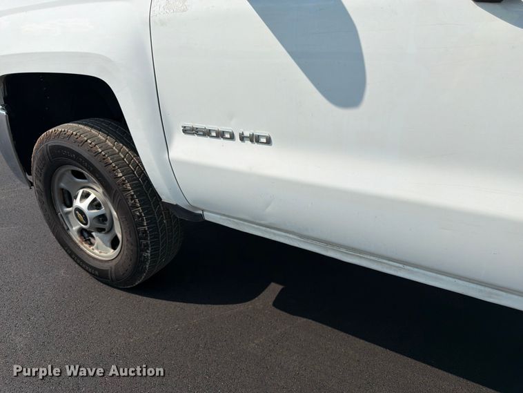 image for item YA4043 2016 Chevrolet Silverado 2500HD Crew Cab pickup truck