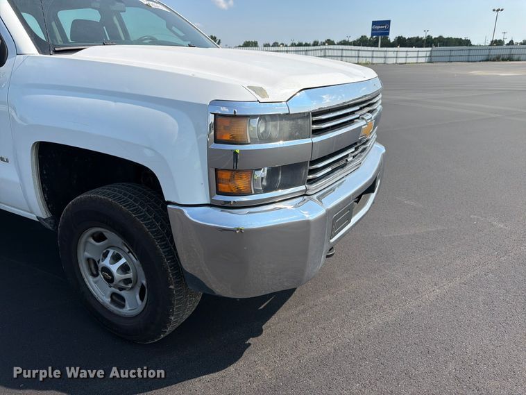 image for item YA4043 2016 Chevrolet Silverado 2500HD Crew Cab pickup truck