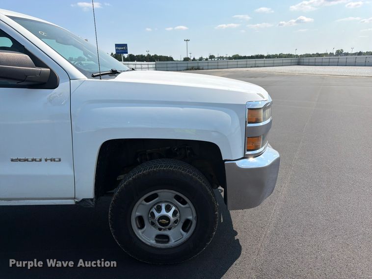 image for item YA4043 2016 Chevrolet Silverado 2500HD Crew Cab pickup truck