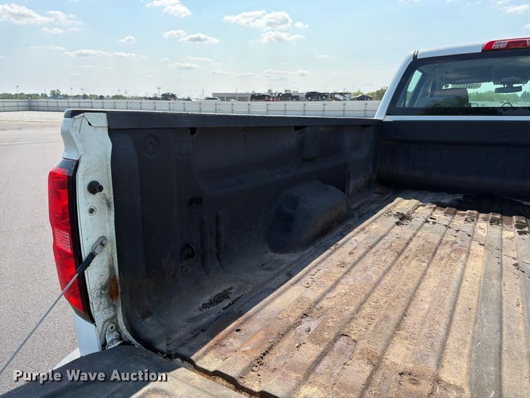 image for item YA4043 2016 Chevrolet Silverado 2500HD Crew Cab pickup truck