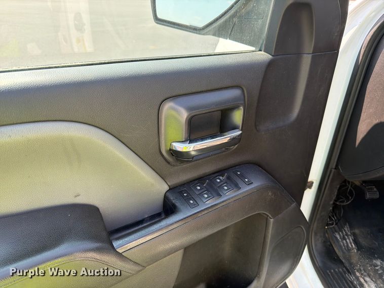 image for item YA4043 2016 Chevrolet Silverado 2500HD Crew Cab pickup truck