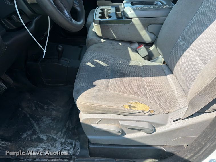 image for item YA4043 2016 Chevrolet Silverado 2500HD Crew Cab pickup truck