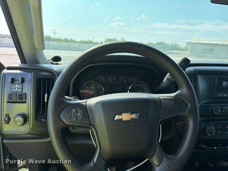 image for item YA4043 2016 Chevrolet Silverado 2500HD Crew Cab pickup truck