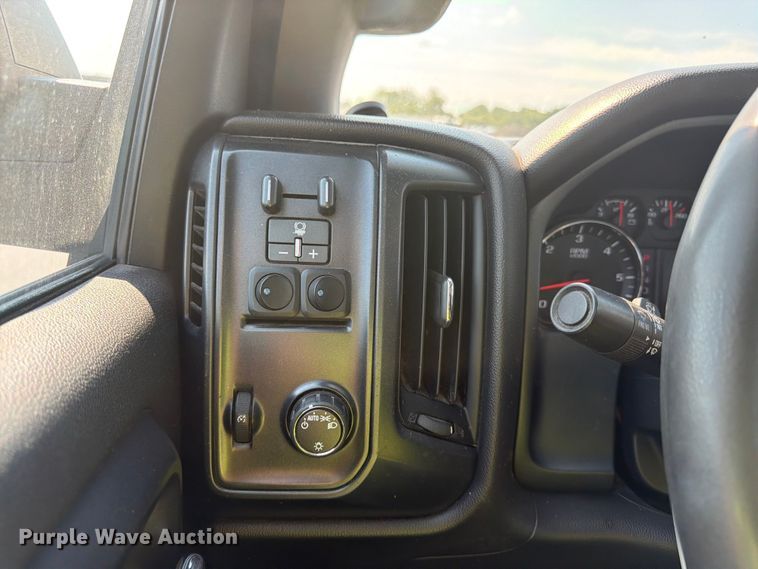 image for item YA4043 2016 Chevrolet Silverado 2500HD Crew Cab pickup truck