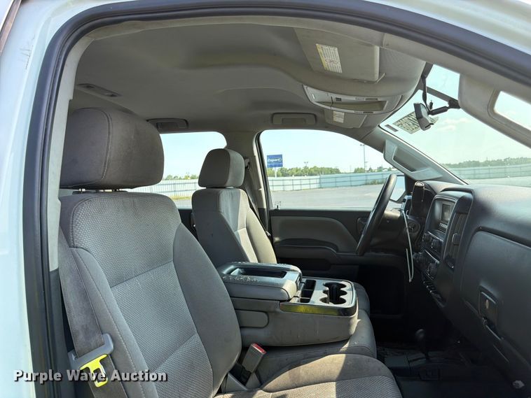 image for item YA4043 2016 Chevrolet Silverado 2500HD Crew Cab pickup truck