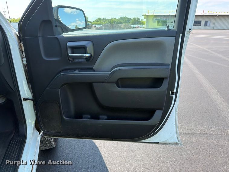 image for item YA4043 2016 Chevrolet Silverado 2500HD Crew Cab pickup truck